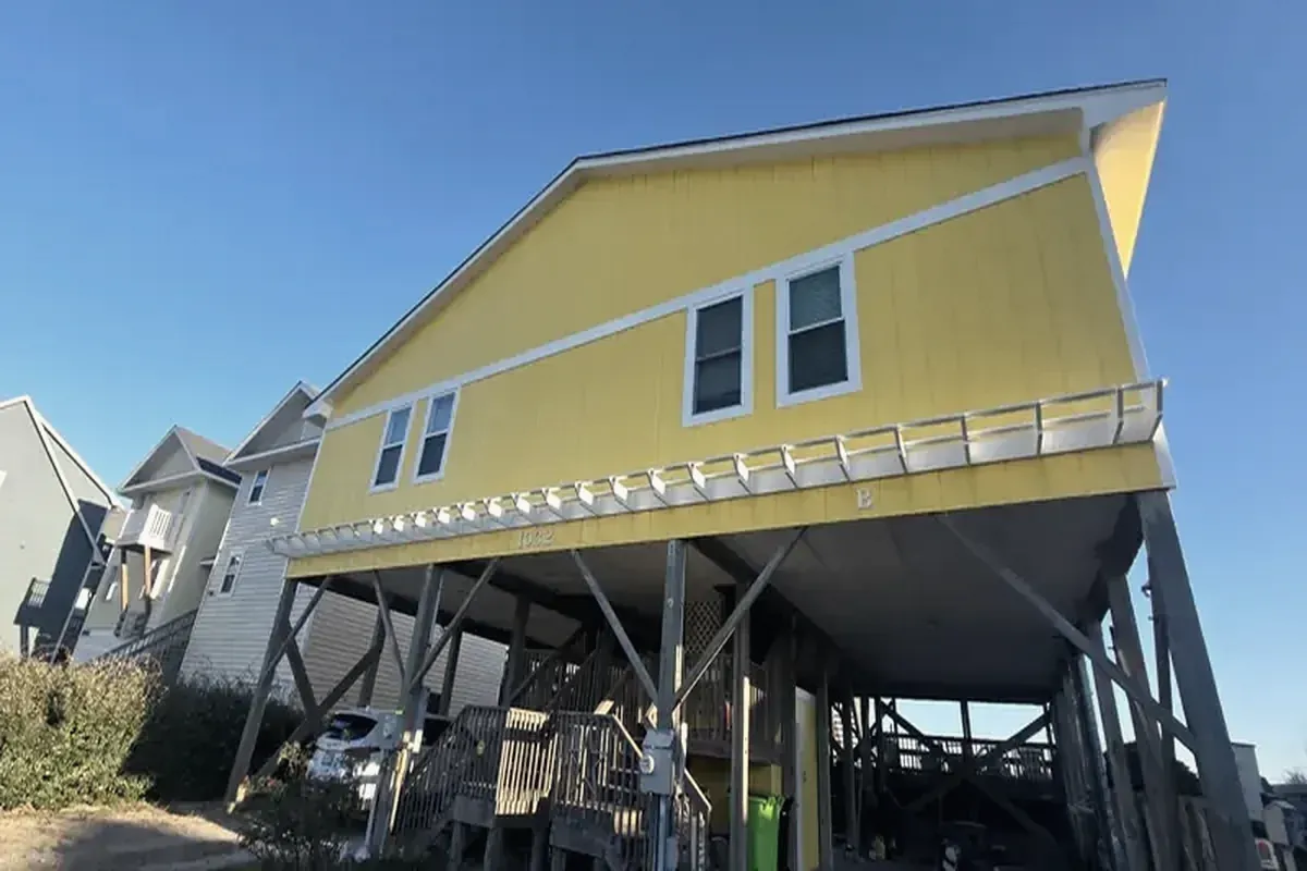 Completed siding installation by Howard Roofing & Construction, Wilmington NC