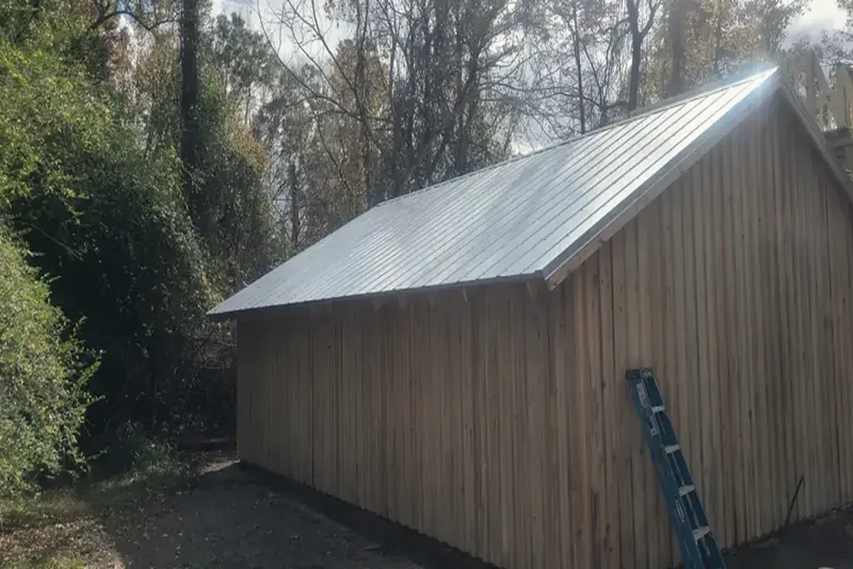 Completed siding installation by Howard Roofing & Construction, Wilmington NC
